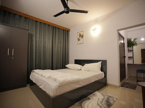 Hotel Le Marina Residency โคชิโคด ภายนอก รูปภาพ